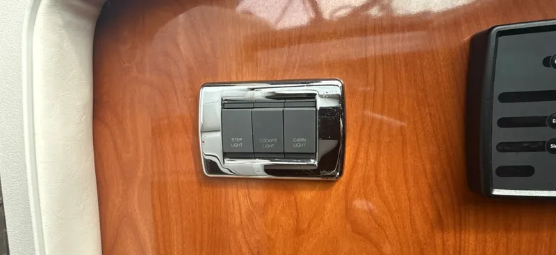 Slide: The Image of 2005 Four Winns 378 Vista - 7838743
