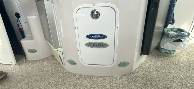Slide: The Image of 2005 Four Winns 378 Vista - 7838680