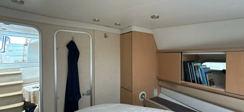 Slide: The Image of 1998 Bayliner 4085 Avanti - 7838827