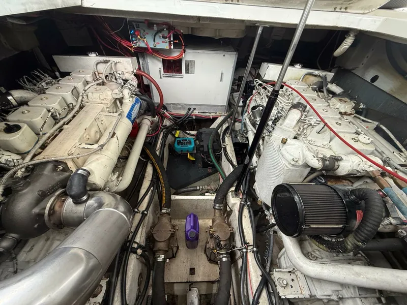 Slide: The Image of 1998 Bayliner 4085 Avanti - 7838852
