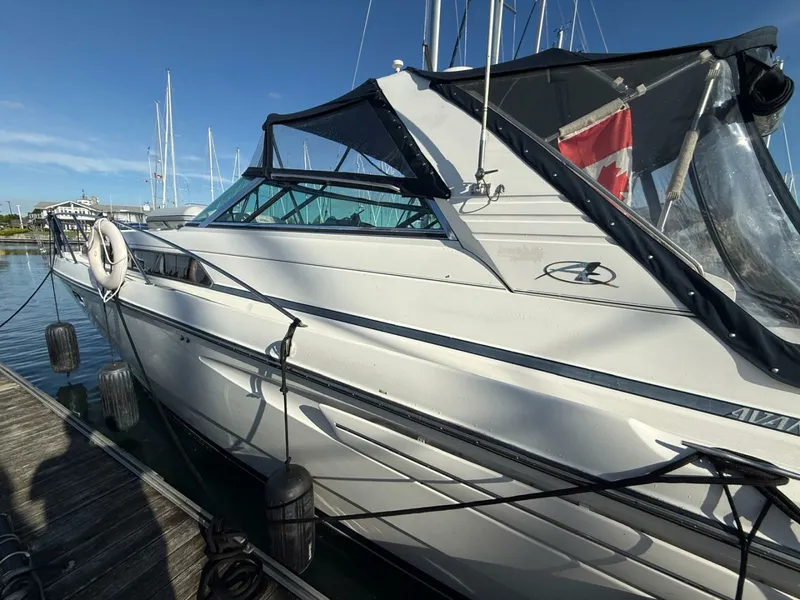 Slide: The Image of 1998 Bayliner 4085 Avanti - 7838771