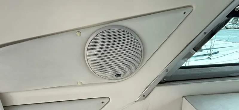 Slide: The Image of 1998 Bayliner 4085 Avanti - 7838793