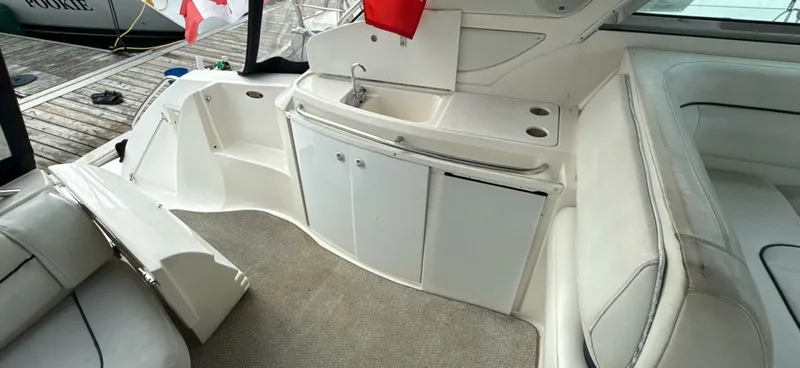 Slide: The Image of 1998 Bayliner 4085 Avanti - 7838791