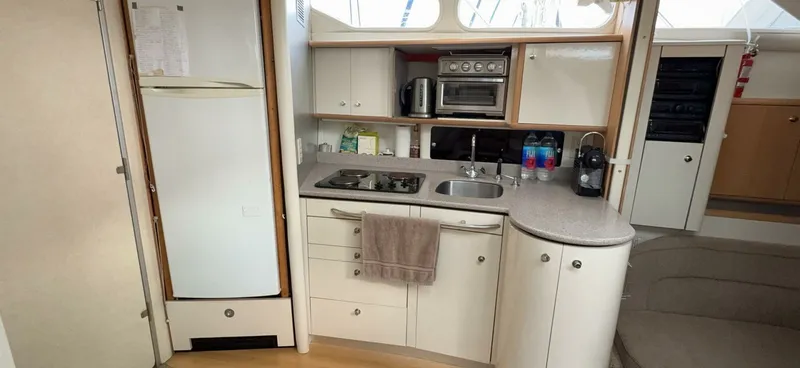 Slide: The Image of 1998 Bayliner 4085 Avanti - 7838817