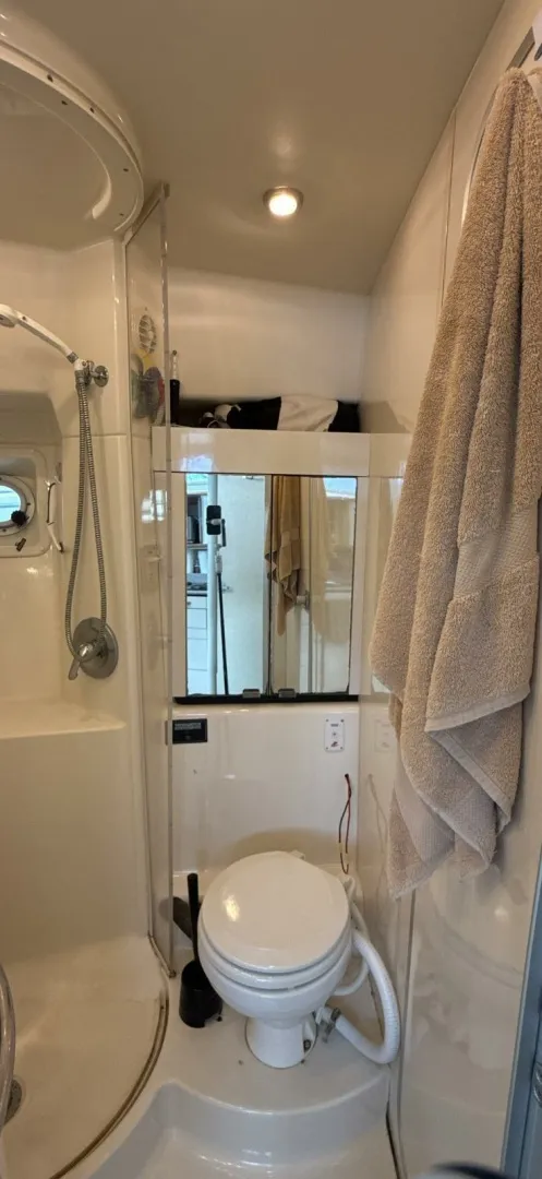 Slide: The Image of 1998 Bayliner 4085 Avanti - 7838831
