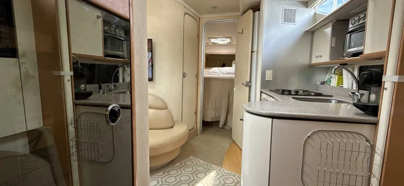 Slide: The Image of 1998 Bayliner 4085 Avanti - 7838846