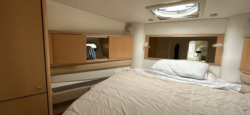 Slide: The Image of 1998 Bayliner 4085 Avanti - 7838826