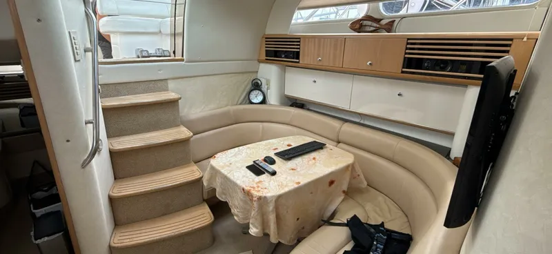 Slide: The Image of 1998 Bayliner 4085 Avanti - 7838836