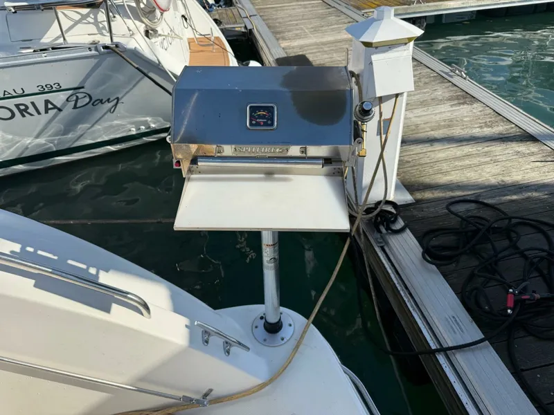 Slide: The Image of 1998 Bayliner 4085 Avanti - 7838775