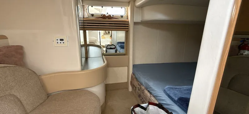 Slide: The Image of 1998 Bayliner 4085 Avanti - 7838843