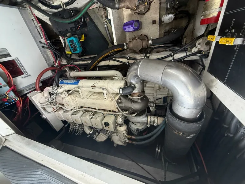 Slide: The Image of 1998 Bayliner 4085 Avanti - 7838851