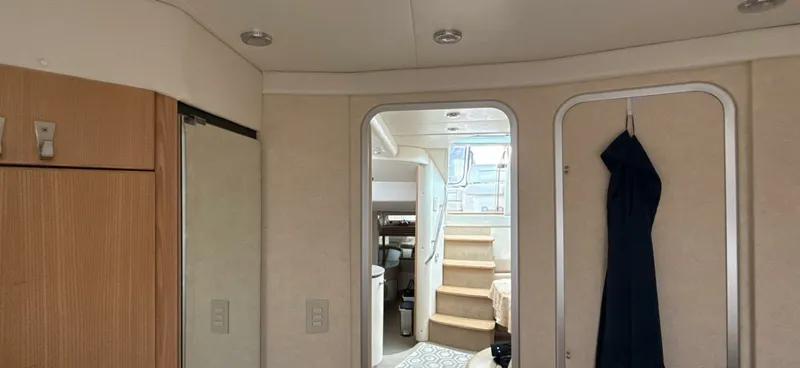 Slide: The Image of 1998 Bayliner 4085 Avanti - 7838828