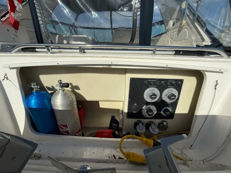 Slide: The Image of 1998 Bayliner 4085 Avanti - 7838779
