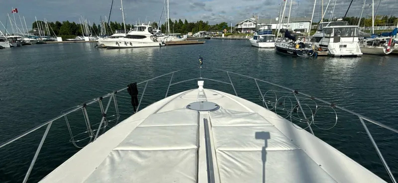 Slide: The Image of 1998 Bayliner 4085 Avanti - 7838781