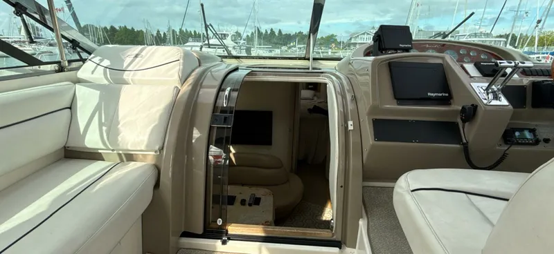 Slide: The Image of 1998 Bayliner 4085 Avanti - 7838813