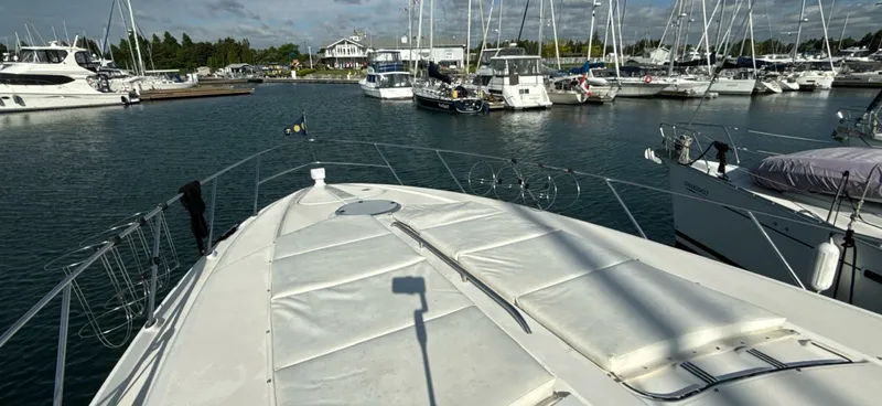 Slide: The Image of 1998 Bayliner 4085 Avanti - 7838780