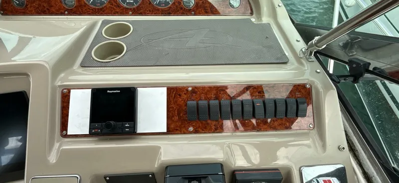 Slide: The Image of 1998 Bayliner 4085 Avanti - 7838801