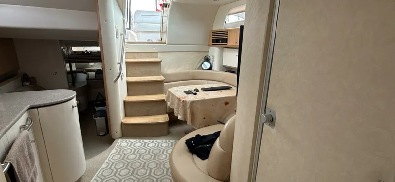 Slide: The Image of 1998 Bayliner 4085 Avanti - 7838829