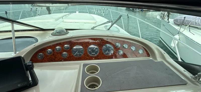 Slide: The Image of 1998 Bayliner 4085 Avanti - 7838802