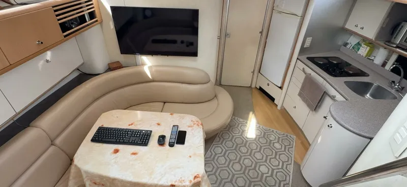 Slide: The Image of 1998 Bayliner 4085 Avanti - 7838815