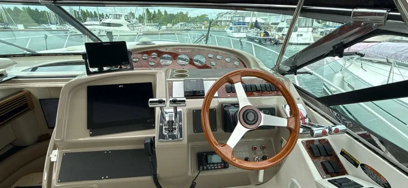 Slide: The Image of 1998 Bayliner 4085 Avanti - 7838797