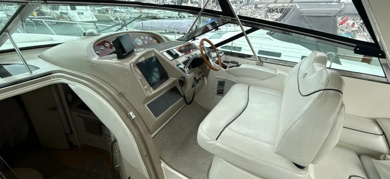 Slide: The Image of 1998 Bayliner 4085 Avanti - 7838809