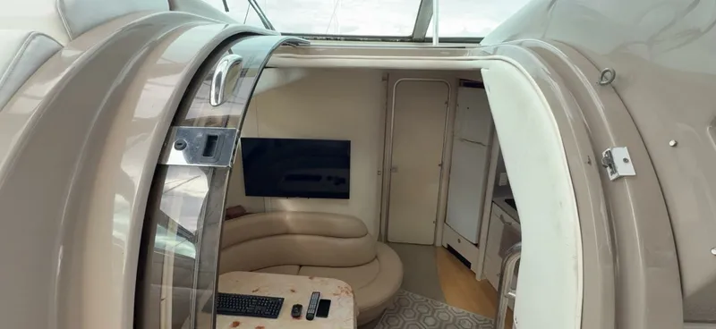 Slide: The Image of 1998 Bayliner 4085 Avanti - 7838814
