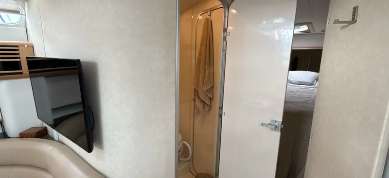 Slide: The Image of 1998 Bayliner 4085 Avanti - 7838830