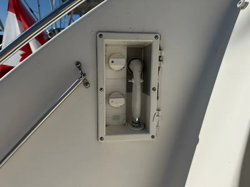 Slide: The Image of 1998 Bayliner 4085 Avanti - 7838774