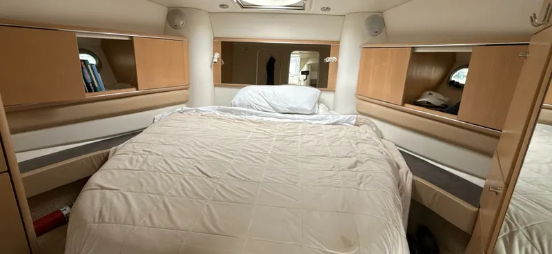 Slide: The Image of 1998 Bayliner 4085 Avanti - 7838824