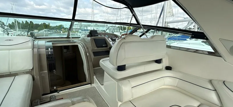 Slide: The Image of 1998 Bayliner 4085 Avanti - 7838795