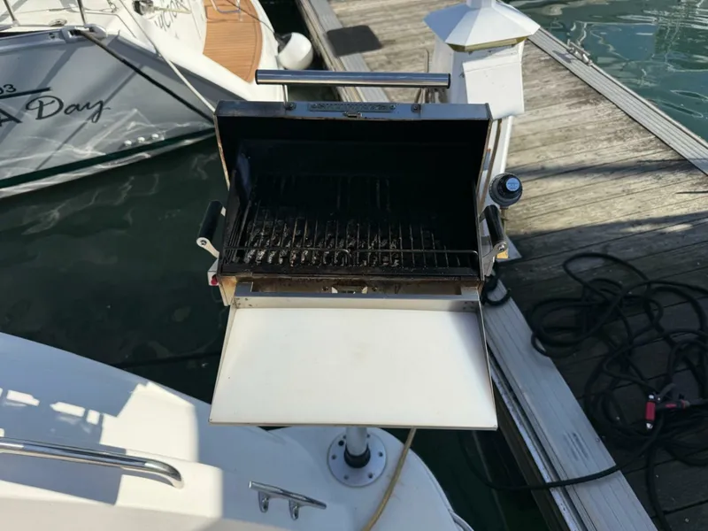 Slide: The Image of 1998 Bayliner 4085 Avanti - 7838776