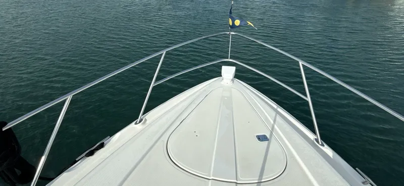 Slide: The Image of 1998 Bayliner 4085 Avanti - 7838783