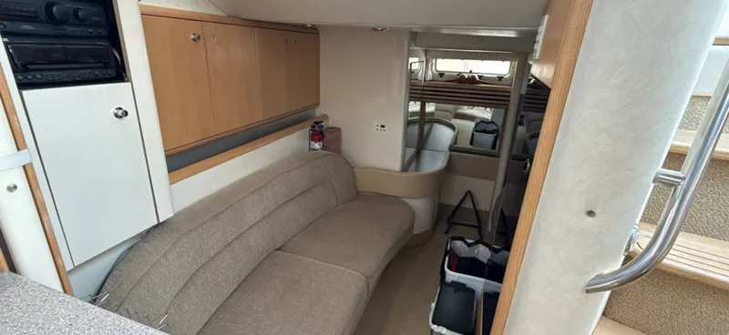 Slide: The Image of 1998 Bayliner 4085 Avanti - 7838840