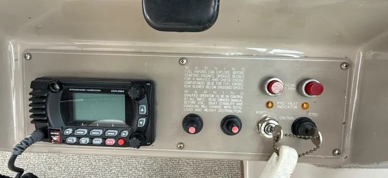 Slide: The Image of 1998 Bayliner 4085 Avanti - 7838805
