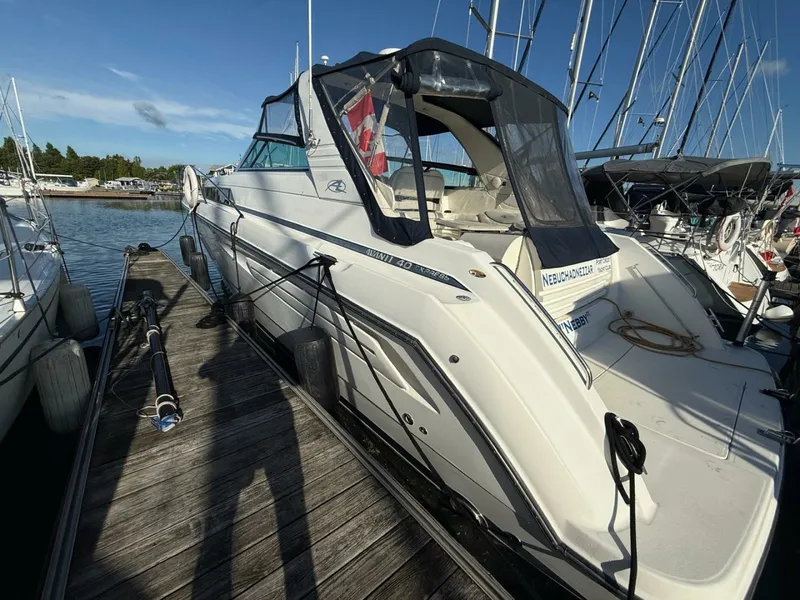 Slide: The Image of 1998 Bayliner 4085 Avanti - 7838770