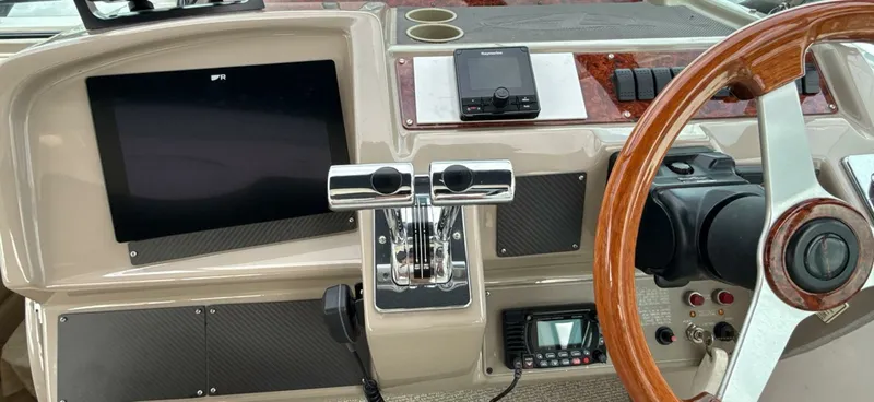 Slide: The Image of 1998 Bayliner 4085 Avanti - 7838803