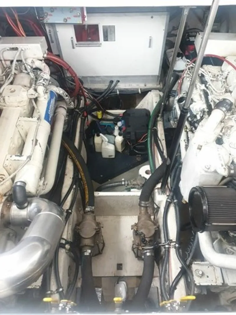 Slide: The Image of 1998 Bayliner 4085 Avanti - 7838848