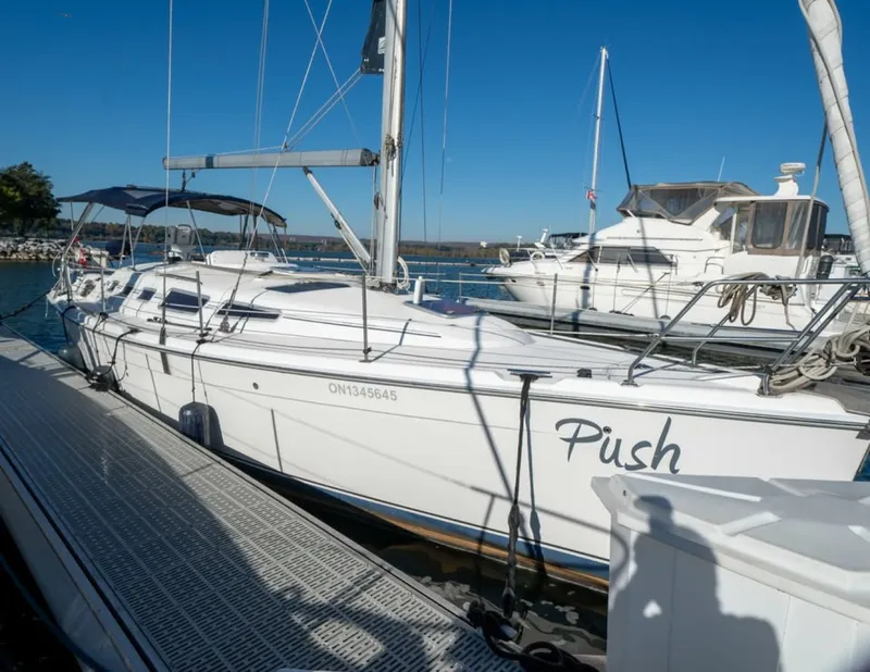The Image of 2006 Hunter 38 - 7839014