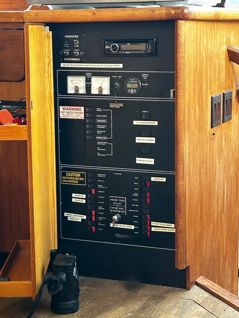 Slide: The Image of 1994 Carver 390 - 7839090