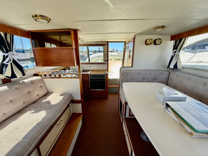 Slide: The Image of 1986 Tollycraft  30 Sedan - 7839128