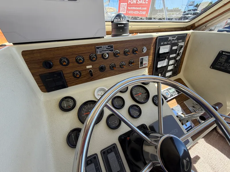 Slide: The Image of 1986 Tollycraft  30 Sedan - 7839123