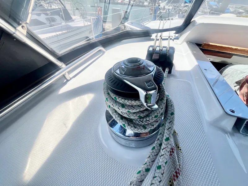Slide: The Image of 2005 Hunter  41 Aft Cabin - 7839244