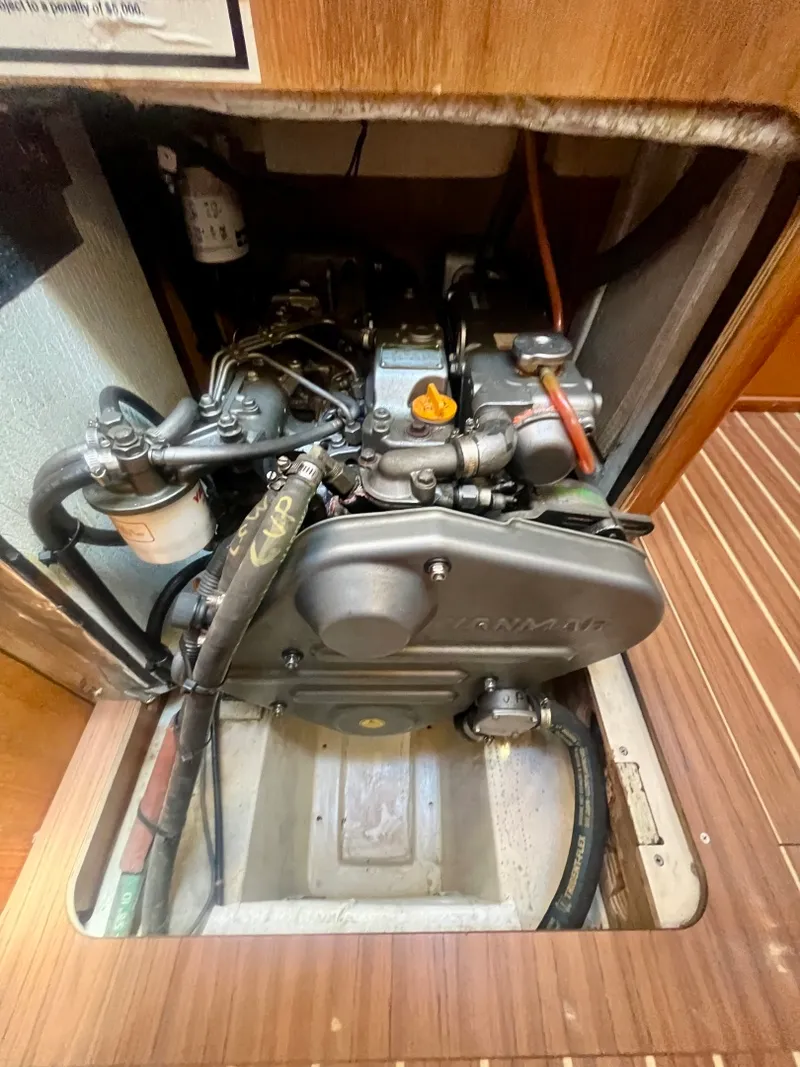 Slide: The Image of 2005 Hunter  41 Aft Cabin - 7839278