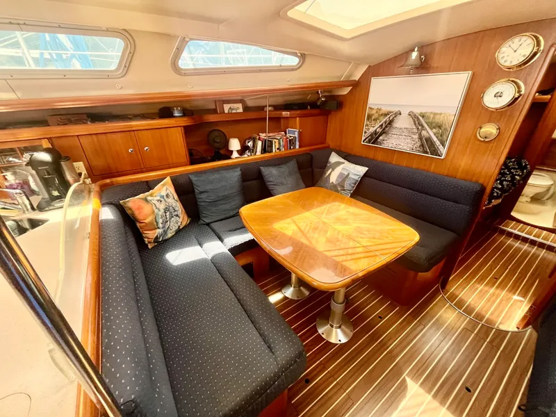 Slide: The Image of 2005 Hunter  41 Aft Cabin - 7839253