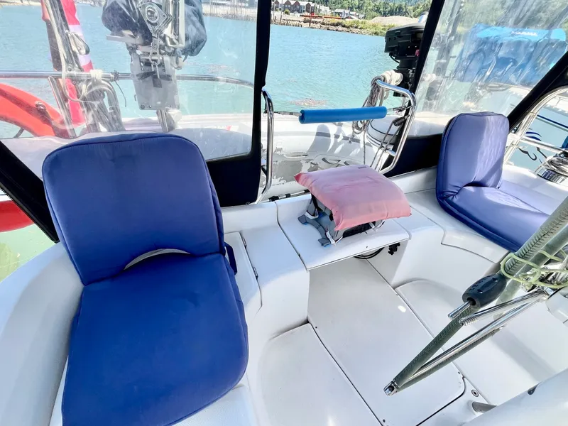 Slide: The Image of 2005 Hunter  41 Aft Cabin - 7839250