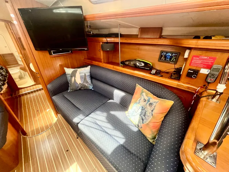 Slide: The Image of 2005 Hunter  41 Aft Cabin - 7839255