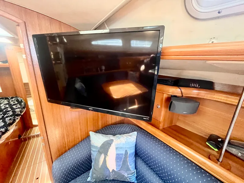 Slide: The Image of 2005 Hunter  41 Aft Cabin - 7839256