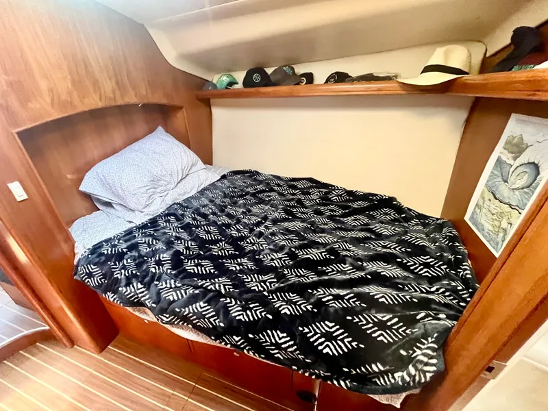 Slide: The Image of 2005 Hunter  41 Aft Cabin - 7839274