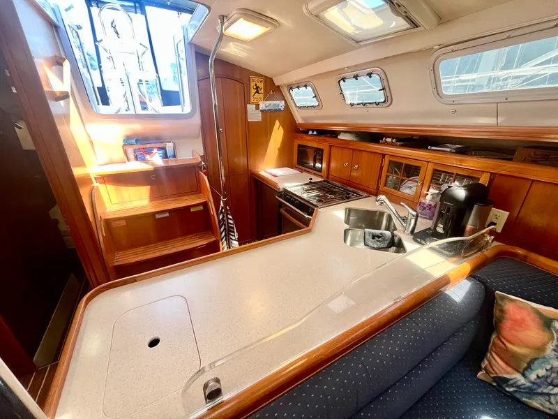 Slide: The Image of 2005 Hunter  41 Aft Cabin - 7839260